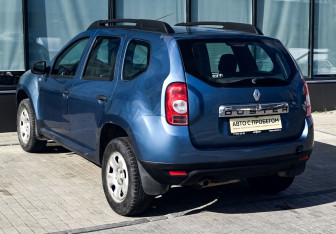 Подержанный автомобиль Renault Duster 2014 года (3 фото)