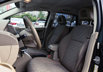Подержанный автомобиль Dodge Caliber 2007 года (7 фото)