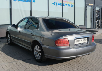 Подержанный автомобиль Hyundai Sonata 2006 года (3 фото)