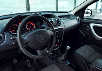 Подержанный автомобиль Renault Duster 2013 года (13 фото)