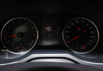 Подержанный автомобиль Toyota RAV4 2020 года (13 фото)