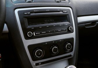 Подержанный автомобиль Skoda Octavia Liftback 2012 года (11 фото)