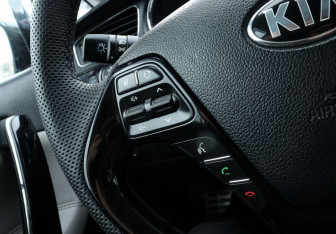 Подержанный автомобиль Kia Ceed Hatchback 2014 года (14 фото)