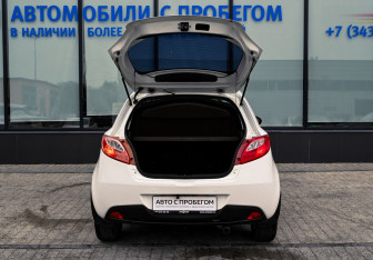 Подержанный автомобиль Mazda 2 Hatchback 2008 года (18 фото)