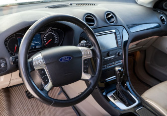 Подержанный автомобиль Ford Mondeo Sedan 2012 года (10 фото)