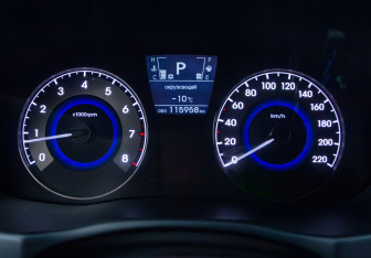 Подержанный автомобиль Hyundai Solaris Hatchback 2012 года (14 фото)