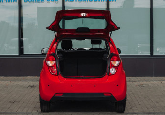 Подержанный автомобиль Chevrolet Spark 2013 года (16 фото)