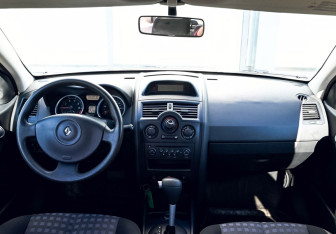 Подержанный автомобиль Renault Megane Sedan 2006 года (16 фото)