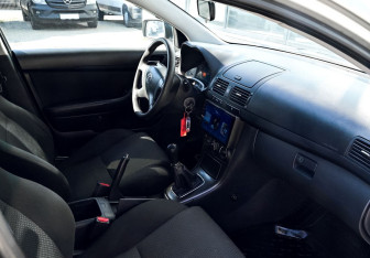 Подержанный автомобиль Toyota Avensis Sedan 2006 года (19 фото)