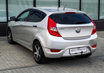 Подержанный автомобиль Hyundai Solaris Hatchback 2012 года (3 фото)