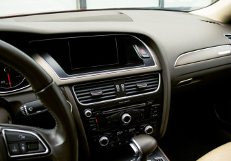 Подержанный автомобиль Audi A4 Sedan 2013 года (10 фото)
