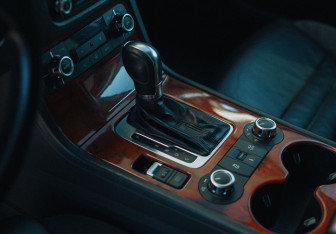 Подержанный автомобиль Volkswagen Touareg 2011 года (12 фото)