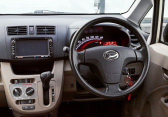 Подержанный автомобиль Daihatsu Move 2013 года (17 фото)
