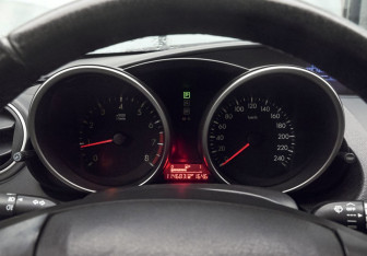 Подержанный автомобиль Mazda 3 Hatchback 2011 года (9 фото)
