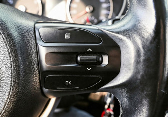 Подержанный автомобиль Kia Rio Sedan 2017 года (14 фото)