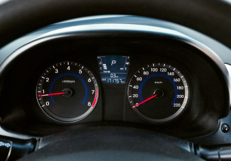 Подержанный автомобиль Hyundai Solaris Sedan 2011 года (17 фото)