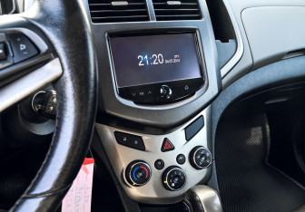 Подержанный автомобиль Chevrolet Aveo Hatchback 2014 года (11 фото)