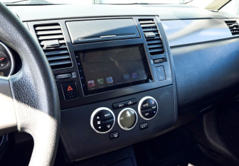 Подержанный автомобиль Nissan Tiida Hatchback 2012 года (11 фото)