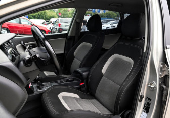 Подержанный автомобиль Kia Ceed Hatchback 2012 года (17 фото)