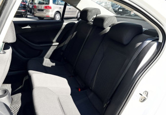 Подержанный автомобиль Volkswagen Jetta Sedan 2014 года (15 фото)