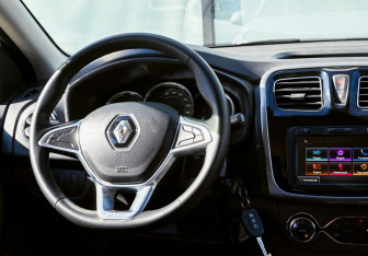 Подержанный автомобиль Renault Logan Sedan 2019 года (18 фото)