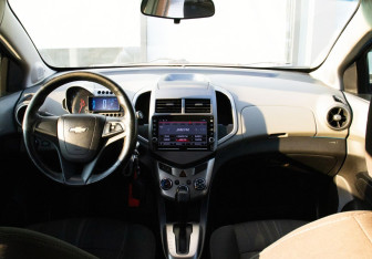 Подержанный автомобиль Chevrolet Aveo Sedan 2013 года (16 фото)