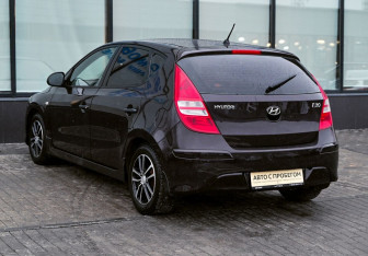 Подержанный автомобиль Hyundai i30 Hatchback 2010 года (3 фото)