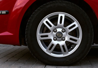 Подержанный автомобиль Kia Rio Sedan 2011 года (19 фото)