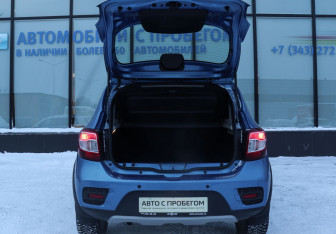 Подержанный автомобиль Renault Sandero 2020 года (19 фото)