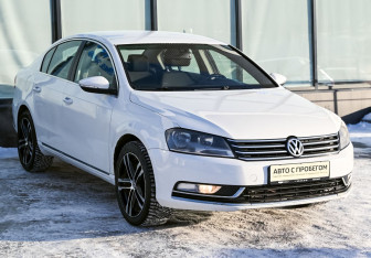 Подержанный автомобиль Volkswagen Passat Sedan 2012 года (7 фото)