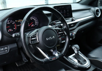 Подержанный автомобиль Kia Cerato Sedan 2022 года (9 фото)