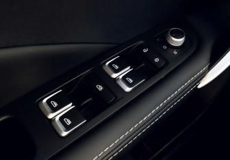 Подержанный автомобиль Geely Coolray 2023 года (12 фото)