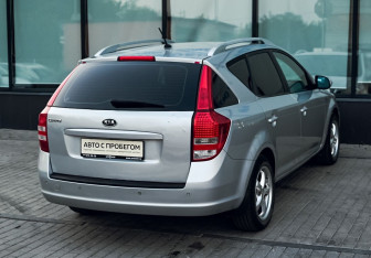 Подержанный автомобиль Kia Ceed Wagon 2010 года (5 фото)