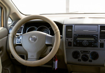Подержанный автомобиль Nissan Tiida Hatchback 2007 года (19 фото)