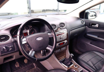 Подержанный автомобиль Ford Focus Sedan 2008 года (16 фото)