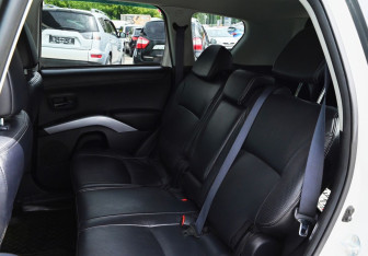 Подержанный автомобиль Mitsubishi Outlander 2010 года (17 фото)