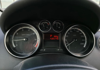 Подержанный автомобиль Peugeot 308 Hatchback 2012 года (19 фото)