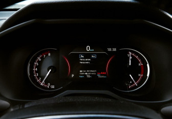 Подержанный автомобиль Toyota RAV4 2022 года (10 фото)