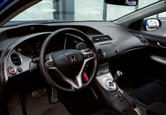 Подержанный автомобиль Honda Civic Hatchback 2007 года (17 фото)