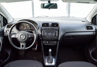 Подержанный автомобиль Volkswagen Polo Sedan 2014 года (12 фото)
