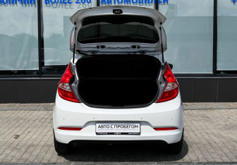 Подержанный автомобиль Hyundai Solaris Hatchback 2015 года (19 фото)