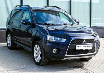 Подержанный автомобиль Mitsubishi Outlander 2012 года (7 фото)