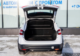 Подержанный автомобиль Nissan Qashqai 2016 года (19 фото)