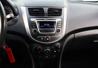 Подержанный автомобиль Hyundai Solaris Sedan 2016 года (10 фото)