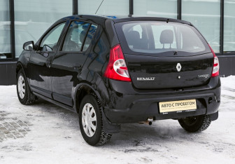 Подержанный автомобиль Renault Sandero 2013 года (3 фото)