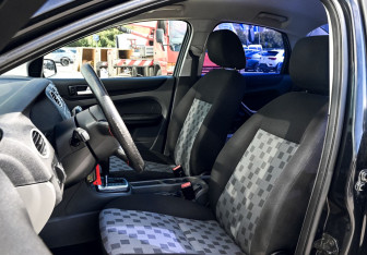 Подержанный автомобиль Ford Focus Sedan 2007 года (14 фото)