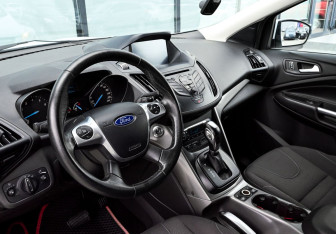 Подержанный автомобиль Ford Kuga 2014 года (15 фото)