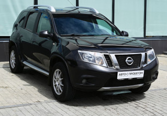 Подержанный автомобиль Nissan Terrano 2015 года (7 фото)