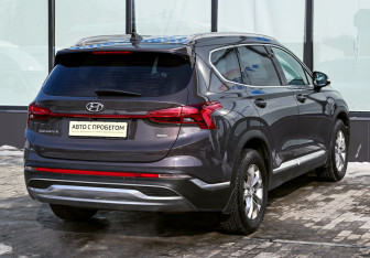 Подержанный автомобиль Hyundai Santa Fe 2021 года (5 фото)