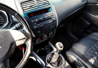 Подержанный автомобиль Mitsubishi ASX 2013 года (10 фото)